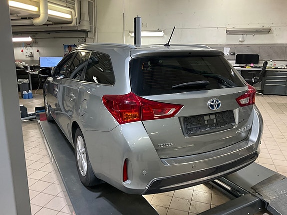 Toyota Auris 4 of 16