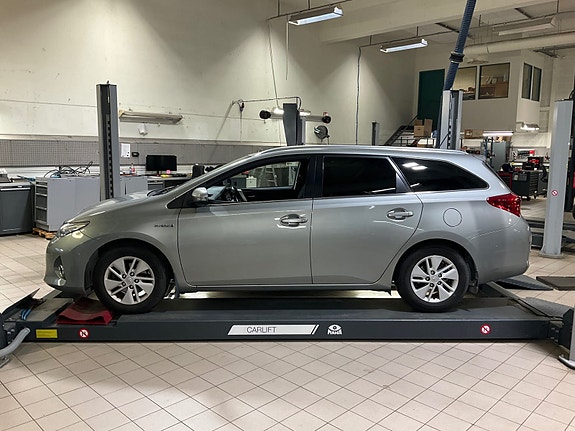 Toyota Auris 3 of 16