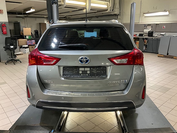 Toyota Auris 5 of 16