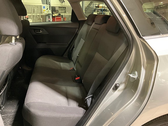 Toyota Auris 13 of 16