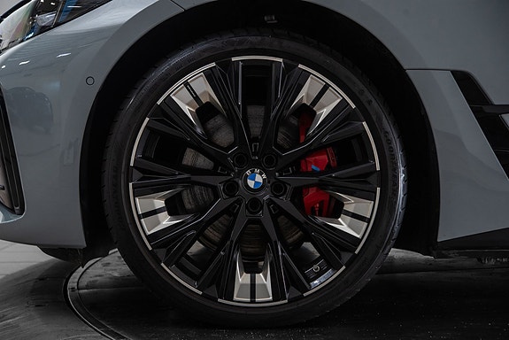 BMW i4 10 of 29