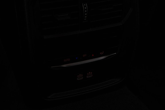 BMW i4 20 of 29
