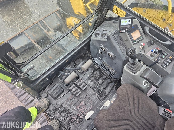 Yanmar ViO80 beltegraver med Rototilt, S50-feste, skjær og 3 skuffer. 10 of 21