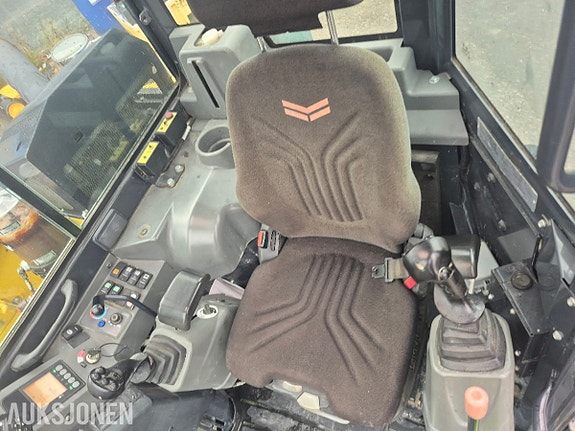 Yanmar ViO80 beltegraver med Rototilt, S50-feste, skjær og 3 skuffer. 7 of 21