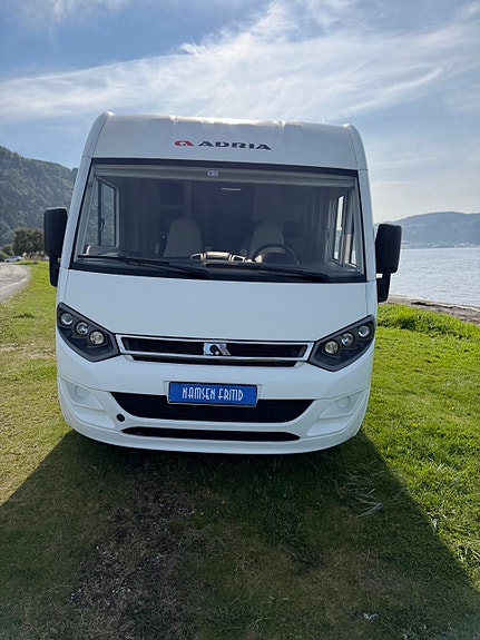 Adria Sonic 600 SC Queenbed, Sykkelstativ, senkeseng kjøres på klasse B 2 of 27