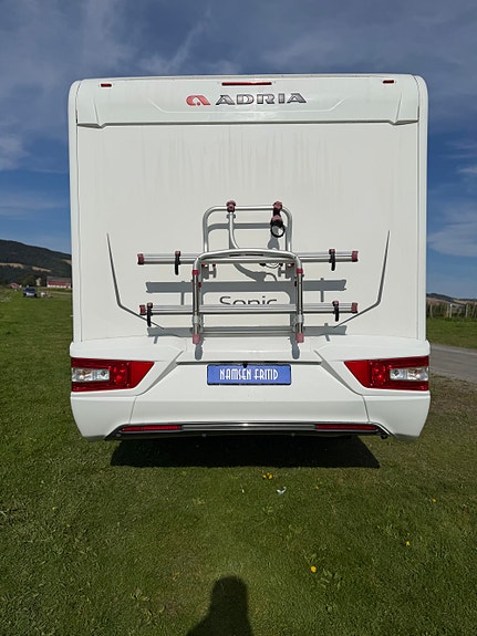 Adria Sonic 600 SC Queenbed, Sykkelstativ, senkeseng kjøres på klasse B 6 of 27