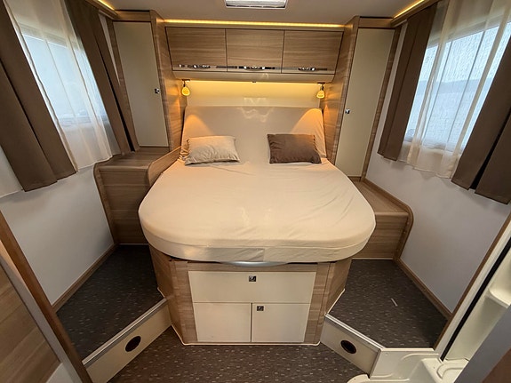 Adria Sonic 600 SC Queenbed, Sykkelstativ, senkeseng kjøres på klasse B 17 of 27