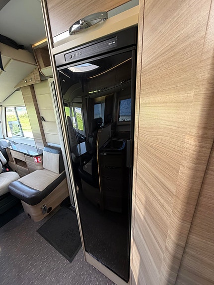 Adria Sonic 600 SC Queenbed, Sykkelstativ, senkeseng kjøres på klasse B 15 of 27
