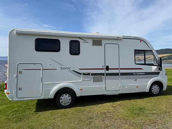 Adria Sonic 600 SC Queenbed, Sykkelstativ, senkeseng kjøres på klasse B 5 of 27