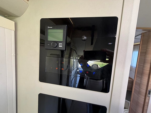 Adria Sonic 600 SC Queenbed, Sykkelstativ, senkeseng kjøres på klasse B 23 of 27