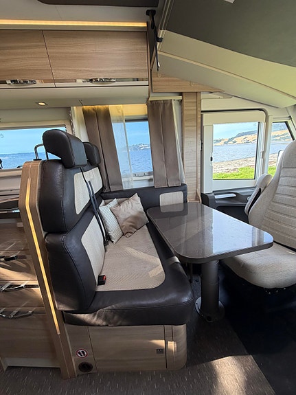 Adria Sonic 600 SC Queenbed, Sykkelstativ, senkeseng kjøres på klasse B 9 of 27