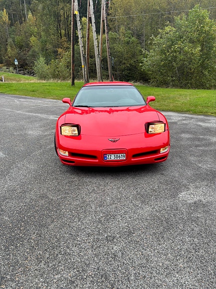 Chevrolet Corvette 9 of 13