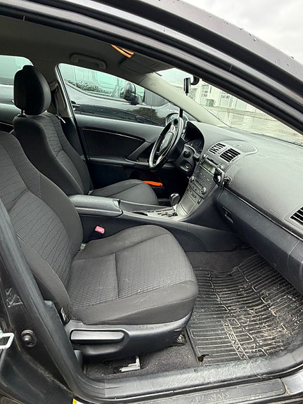 Toyota Avensis 5 of 9