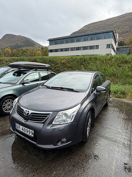 Toyota Avensis 4 of 9