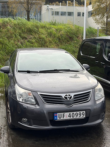 Toyota Avensis 3 of 9