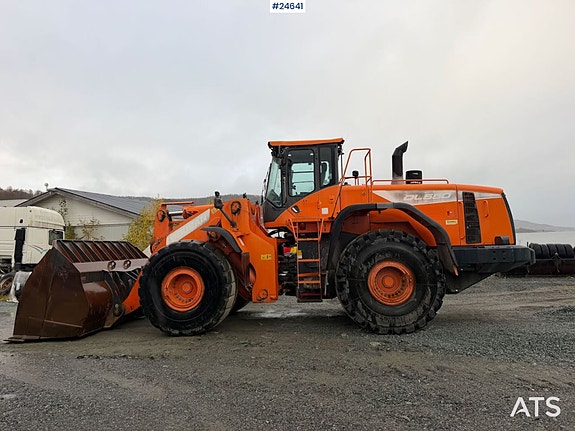 2015 Doosan DL550-5 hjullaster m/ vekt, skuffe og nye dekk 2 of 29