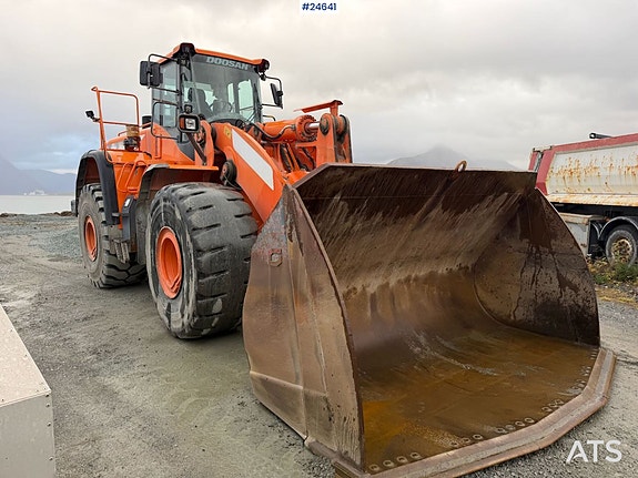 2015 Doosan DL550-5 hjullaster m/ vekt, skuffe og nye dekk 7 of 29