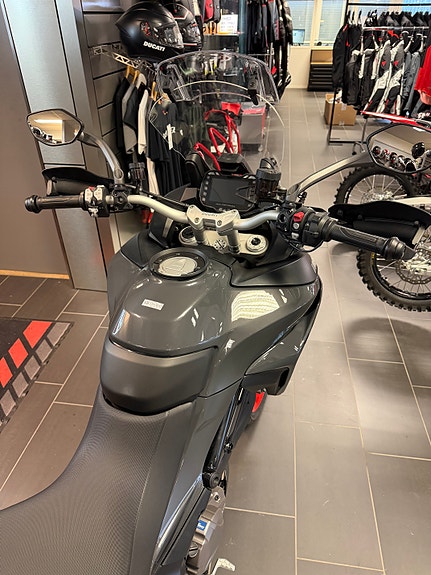 Ducati Multistrada V2s 7 of 9