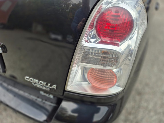 Toyota Corolla 6 of 8