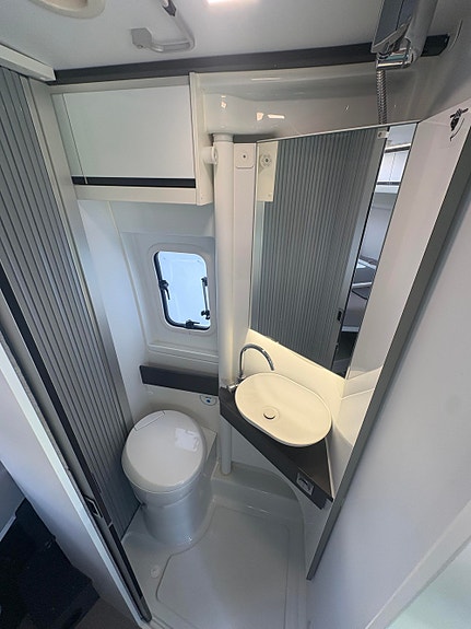 Adria Twin 600SPB TRUMA  / LEVERT MED NY SERVICE / 9G / SOLCELLE! 17 of 26