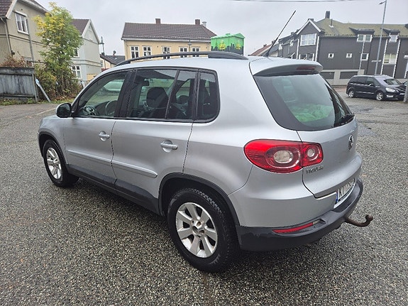 Volkswagen Tiguan 3 of 9