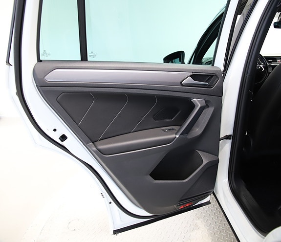 Volkswagen Tiguan 30 of 30