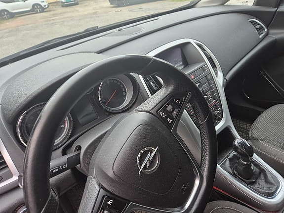 Opel Astra 8 of 9