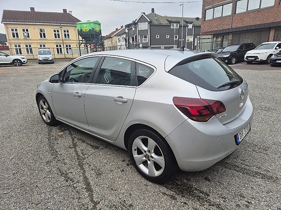 Opel Astra 4 of 9