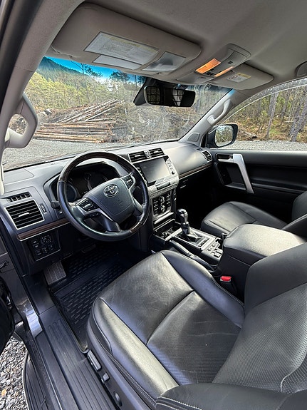 Toyota Land Cruiser 8 of 19