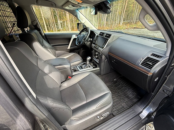 Toyota Land Cruiser 9 of 19