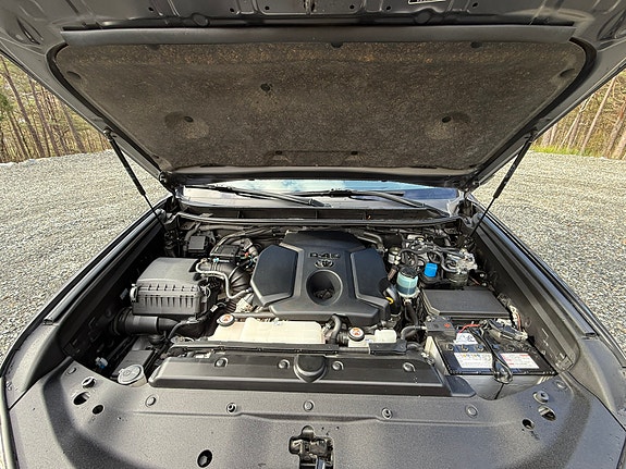 Toyota Land Cruiser 10 of 19