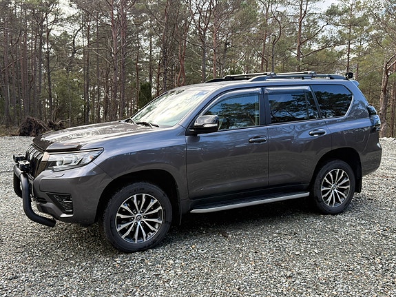 Toyota Land Cruiser 2 of 19