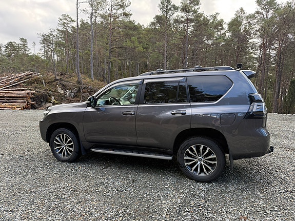 Toyota Land Cruiser 7 of 19