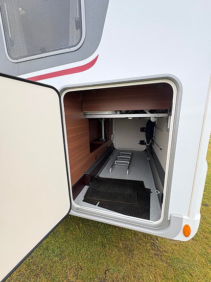 LMC COMFORT I695 TRUMA / AUTOMAT / ROMSLIG / LAV KM STAND / 5 of 26