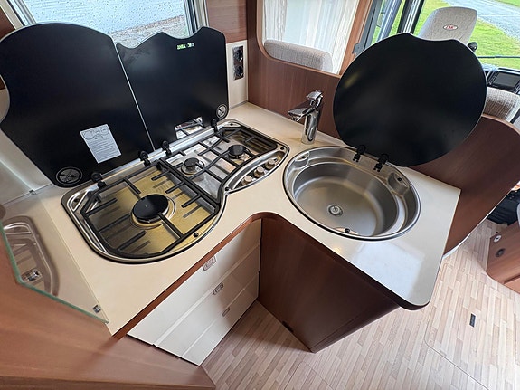 LMC COMFORT I695 TRUMA / AUTOMAT / ROMSLIG / LAV KM STAND / 10 of 26