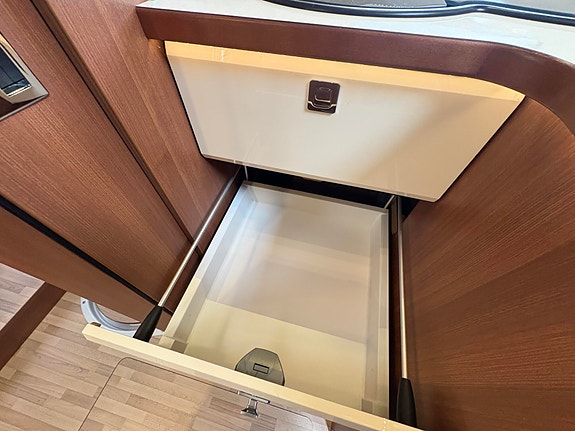 LMC COMFORT I695 TRUMA / AUTOMAT / ROMSLIG / LAV KM STAND / 15 of 26