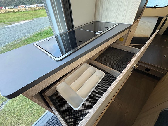 Sun Living S 65 SL AC / MARKISE / 2 LANGSGÅENDE SENGER / ROMSLIG 13 of 23