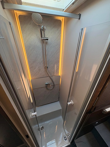 Adria CORAL SUPREME 670 DL / 180HK / 4.400KG / ALDE / PLUSS PAKKE ! ALDE PÅ DIESEL ! 16 of 30