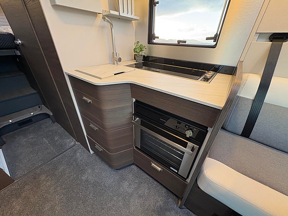 Adria CORAL SUPREME 670 DL / 180HK / 4.400KG / ALDE / PLUSS PAKKE ! ALDE PÅ DIESEL ! 11 of 30