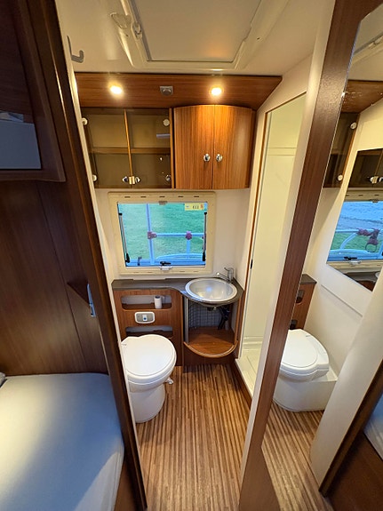 Adria Coral S 670 SLT STØTTEBEN / SYKKELSTATIV / MARKISE / STEKEOVN/ AC ! 17 of 23
