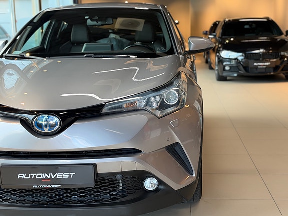 Toyota C-HR 4 of 30