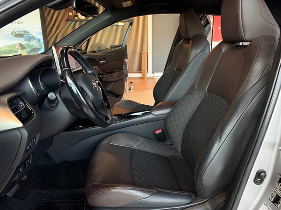 Toyota C-HR 27 of 30
