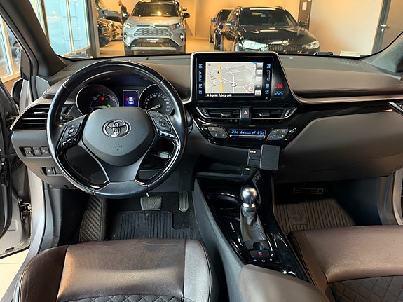 Toyota C-HR 14 of 30