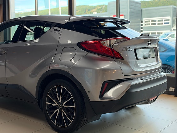 Toyota C-HR 7 of 30