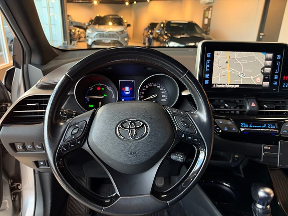 Toyota C-HR 15 of 30