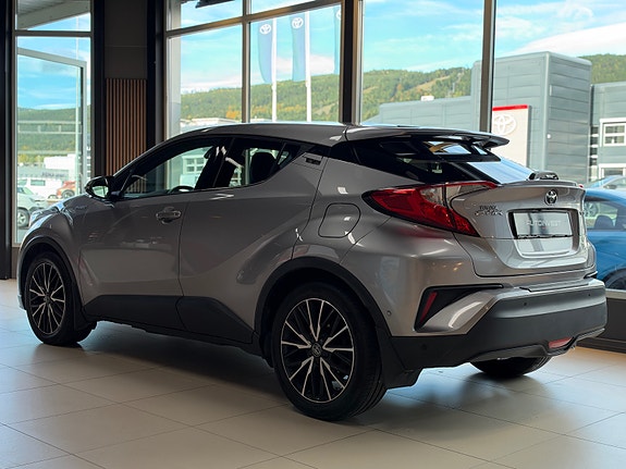 Toyota C-HR 6 of 30