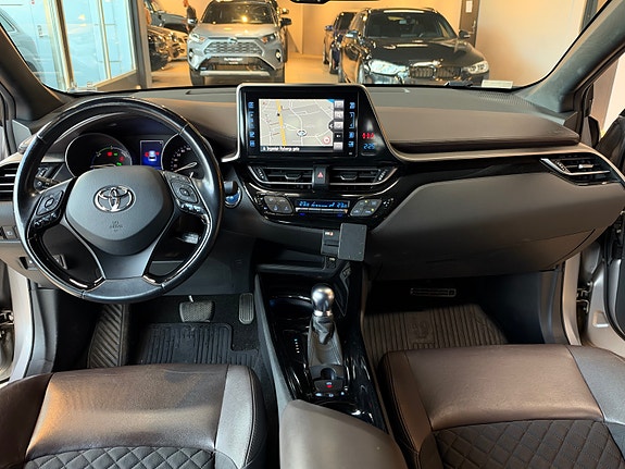 Toyota C-HR 13 of 30