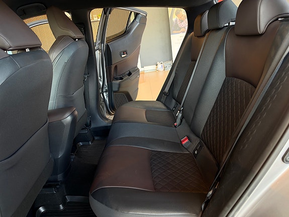 Toyota C-HR 28 of 30