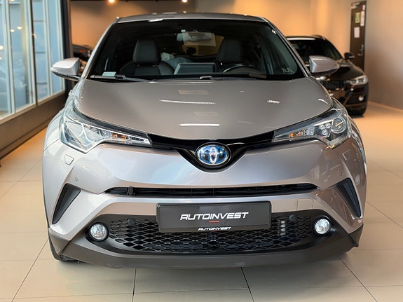 Toyota C-HR 3 of 30