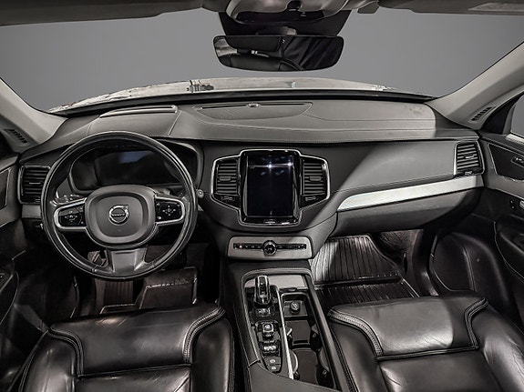 Volvo XC90 11 of 30